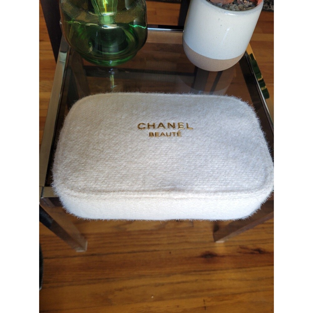 CHANEL White Puffy Makeup Bag Pouch Clutch Cosmetic Case - Picture 8 of 16